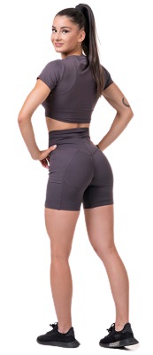 Nebbia Sporty Hero crop top s krátkým rukávem 584 marron - S