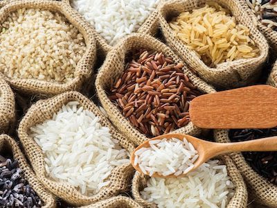 Proč (ne)jíst bílou rýži. Je hnědá rýže zdravější?