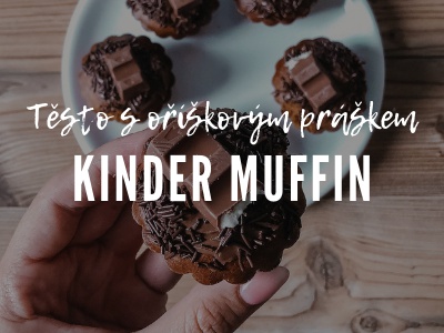 Kinder Muffin z těsta z oříškového prášku.