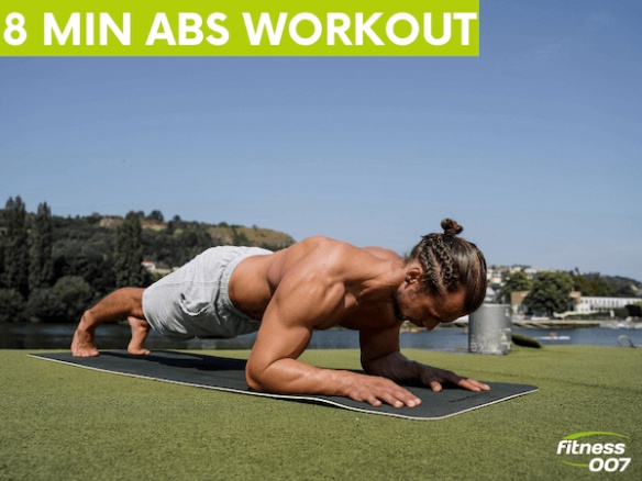 8 minut workout na břicho. Nejlepší cviky na břišní svaly. Celé tréninkové video.