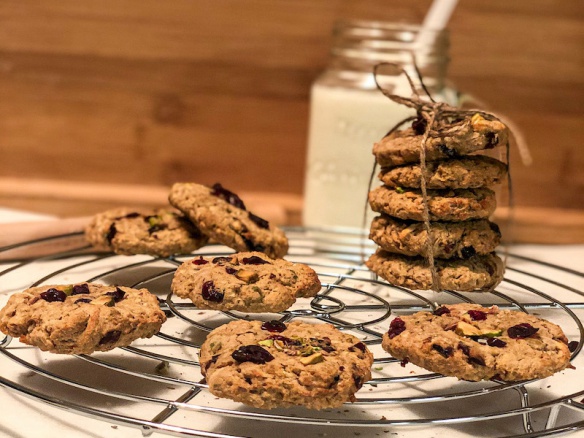 Rychlé zdravé cookies. Jak snadno upéct arašídové sušenky?