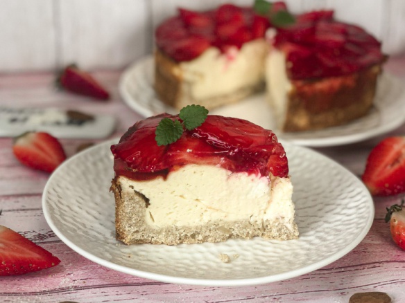 Tvarohový cheesecake s jahodami a želatinou