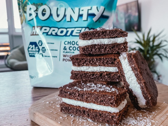 Jednoduché proteinové Bounty řezy. Zdravé domácí pečení.