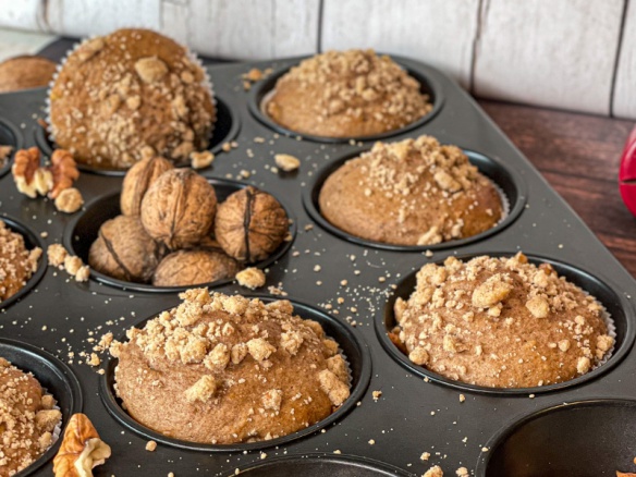 Fit banánové muffiny bez cukru s ořechovou drobenkou