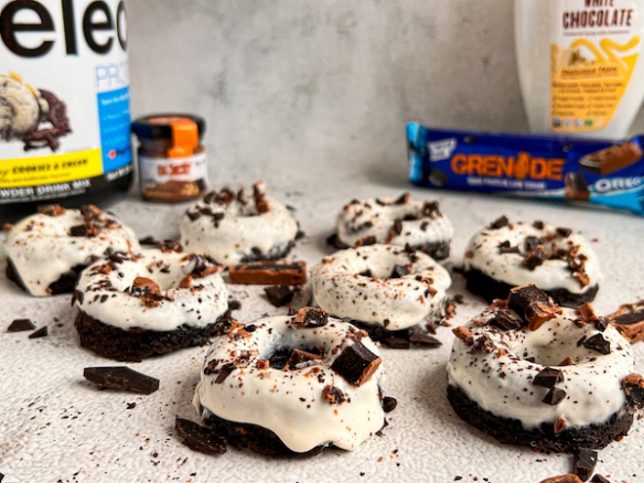 RECEPT | Zdravé proteinové donuty Oreo bez cukru